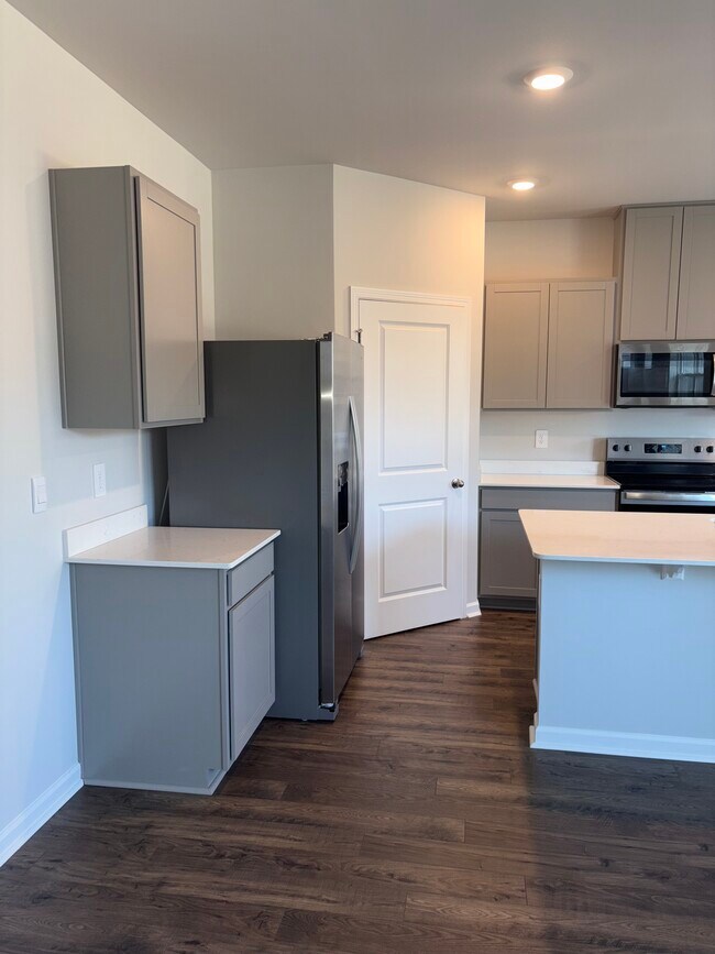 Building Photo - 4316 Oswin Dr