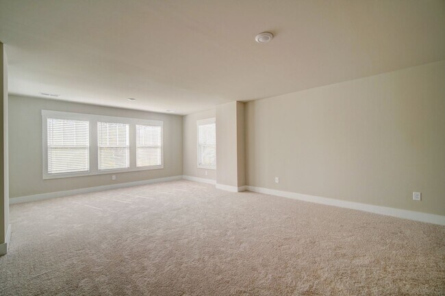 Building Photo - Gorgeous 4 BR, 3BA, Home with Loft, and 2 ...