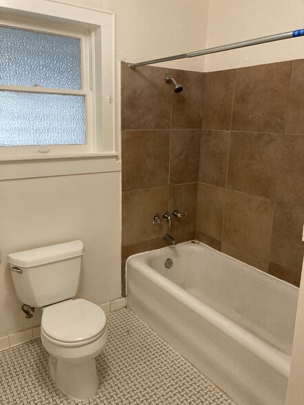 Bathoom - 3211 Park Hill Dr