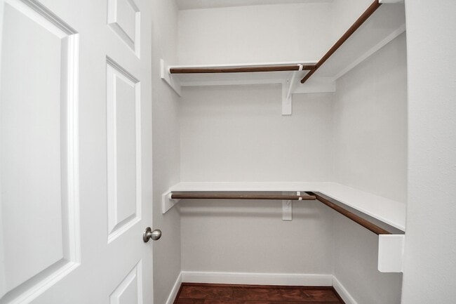 Building Photo - 2941 Clinton Dr