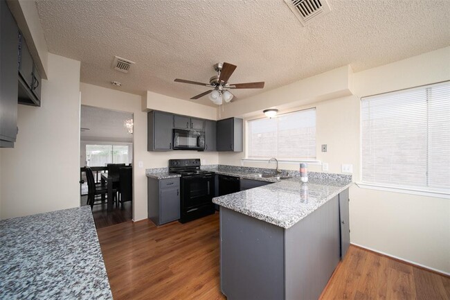 Building Photo - 10619 Chapel Hill Dr