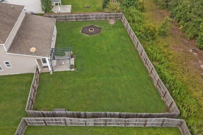 Building Photo - 4 Bedroom Home in Carolina Plantations!