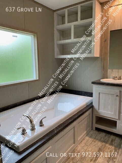 Building Photo - 637 Grove Ln