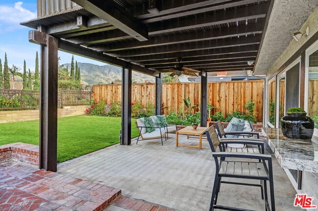 Building Photo - 6497 Country Club Dr