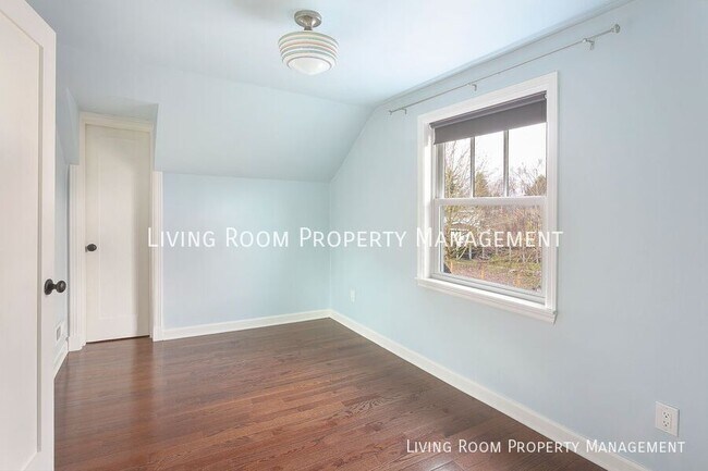 Building Photo - 7096 N Cambridge Ave