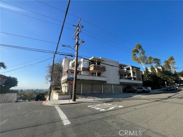 Building Photo - 2575 E 19th St