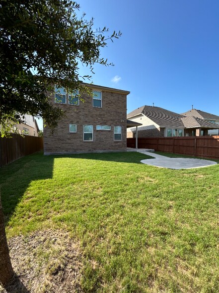 Building Photo - 9011 Shady Mountain