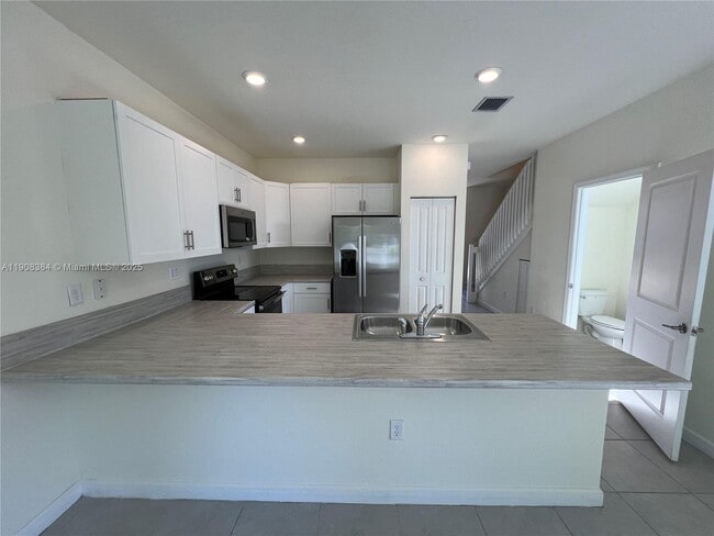 Building Photo - 11080 W 32nd Ln