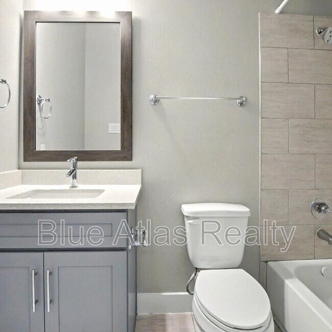 Building Photo - 728 N Plano Rd