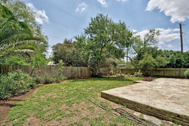 Building Photo - 6307 Smith Oak Trail