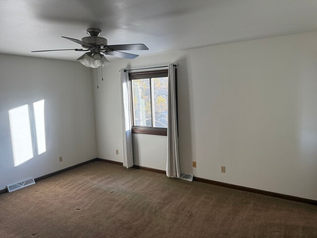 Building Photo - 13831 S Mallard Dr