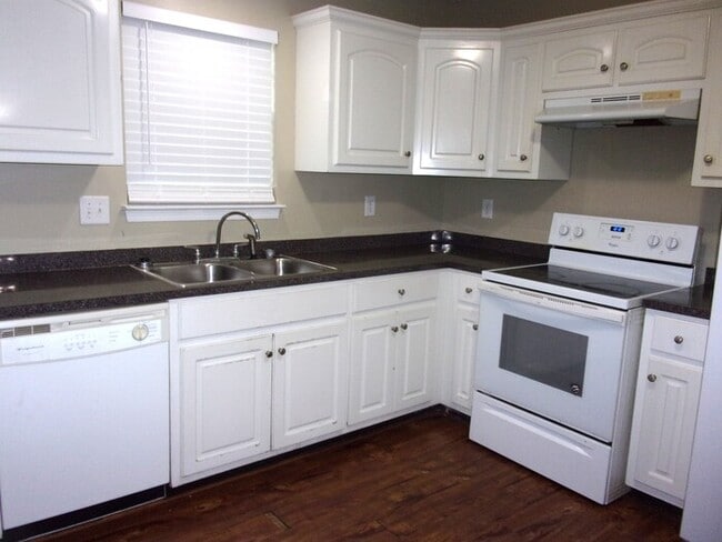 Building Photo - Downtown Rock Hill 3 Bedroom 2 Bath Updated Home