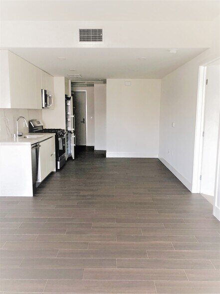 Building Photo - 1854 Sawtelle Blvd