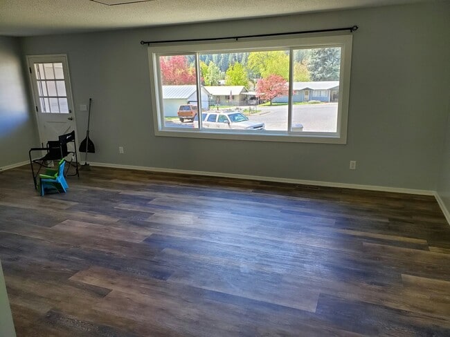 Building Photo - 105 Adams Ct