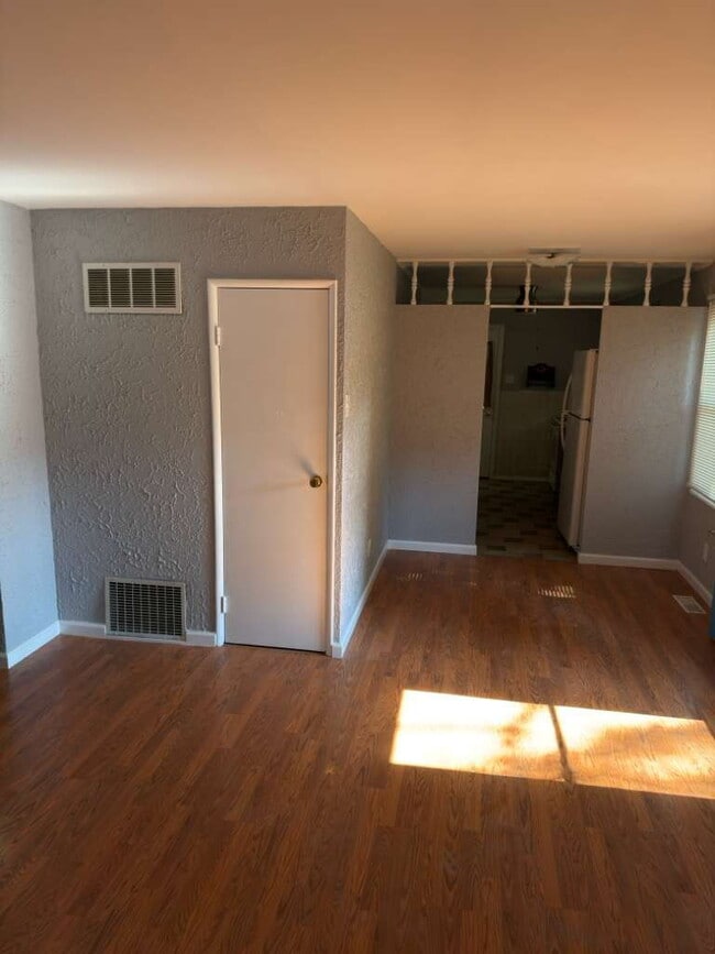 Building Photo - Freshly Updated Florissant Rental – Perfec...