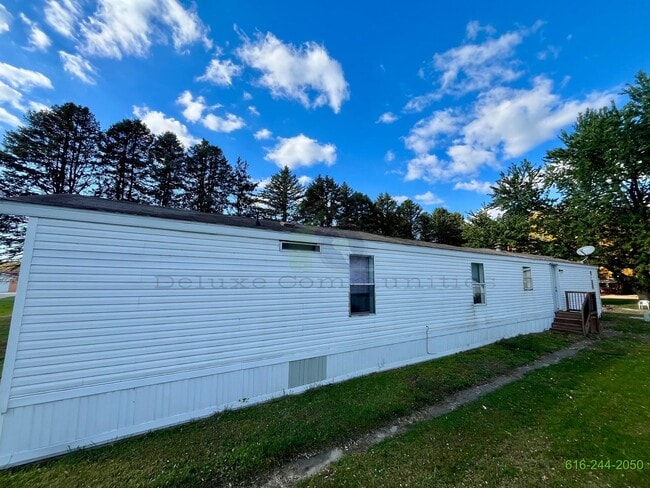 Building Photo - 3 Bedroom Mobile Home! Available NOW! Middleburry!