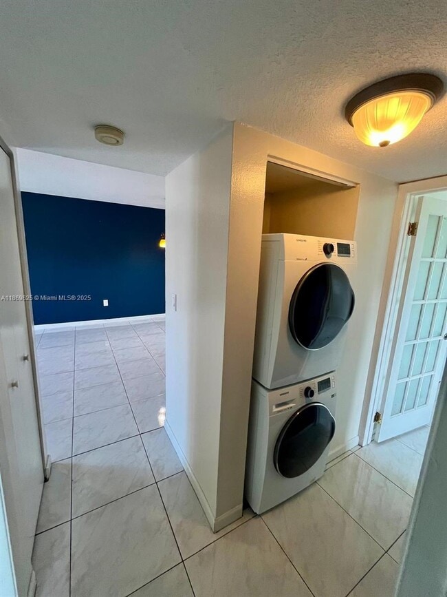 Building Photo - 7071 SW 129th Ave