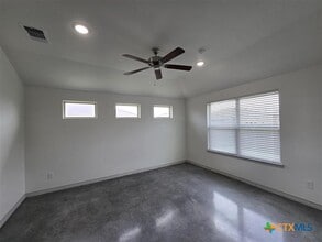 Building Photo - 818 Freedom Cir