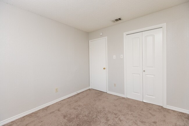 Building Photo - 1207-1207 Hyridge St