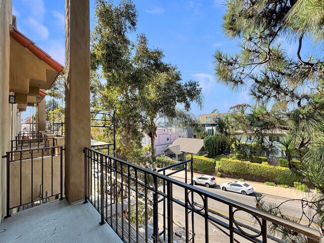 Building Photo - Stunning 2BD/2BA Condo in Bankers Hill W/ ...