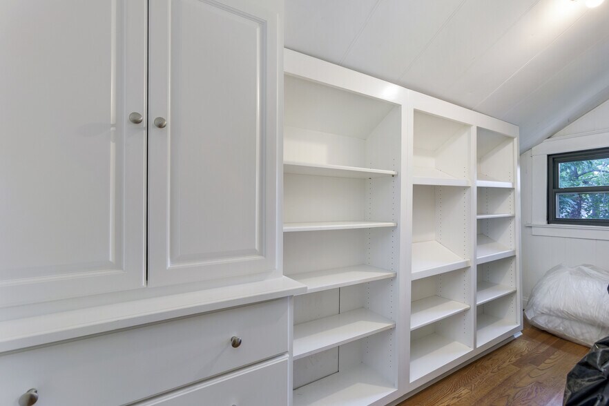 Building Photo - 3008 Blakemore Ave
