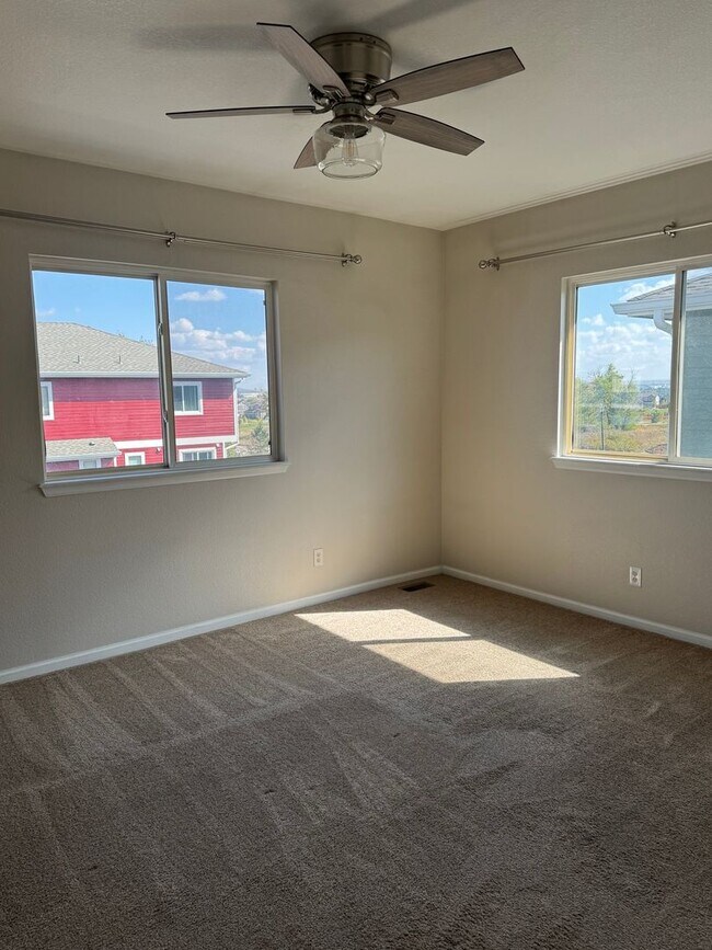 Building Photo - Charming 2BR Townhome in Brighton