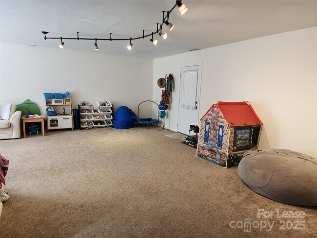 Building Photo - 4300 Carmel Forest Dr