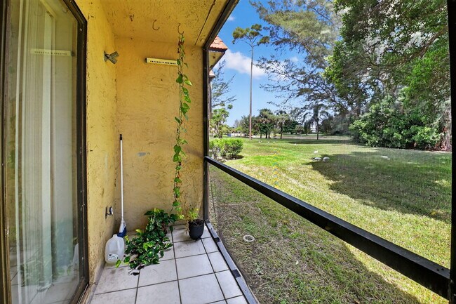 Building Photo - 21894 Lake Forest Cir