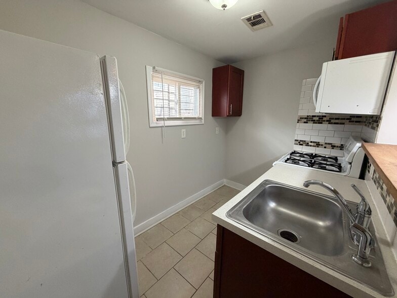 Building Photo - 2015 Fernon St