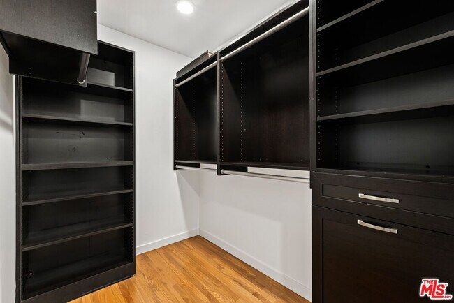 Building Photo - 927 Euclid St