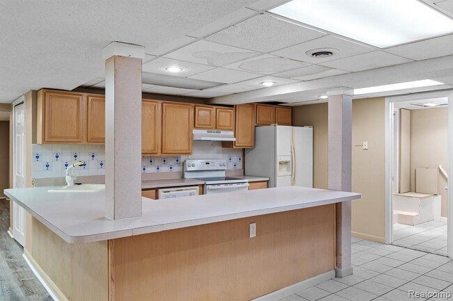 Building Photo - 45419 Glengarry Blvd