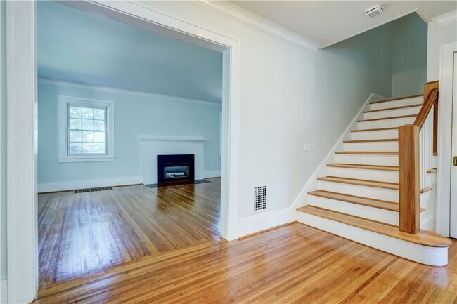 Building Photo - 106 Ellingwood Dr
