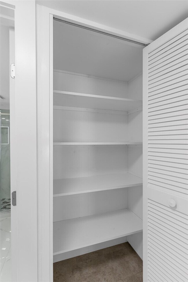 Building Photo - 3750 Galt Ocean Dr