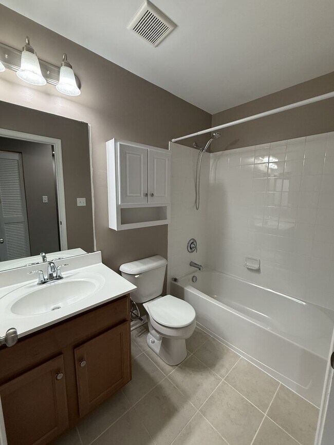 Building Photo - Stylish 3BR Home with Garage, Updated Interiors & Resort-Style Community Amenities Near Yorktown ...
