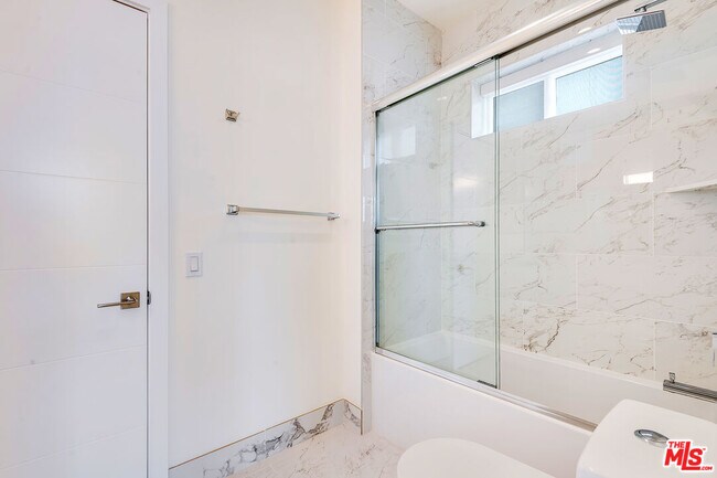 Building Photo - 1249 S Holt Ave