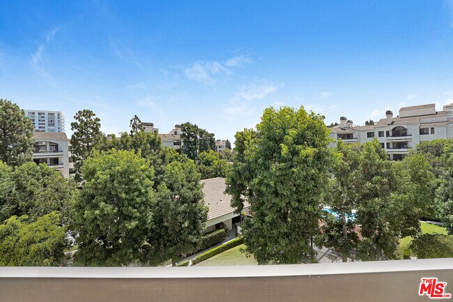 Building Photo - 2112 Century Park Ln