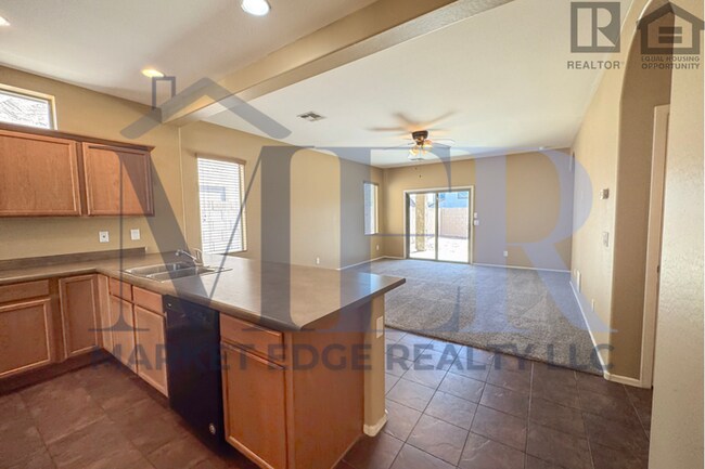 Building Photo - 3Bed/2Bath House in Buckeye! Ready for Immediate Move-In! -- FENCED-IN YARD!