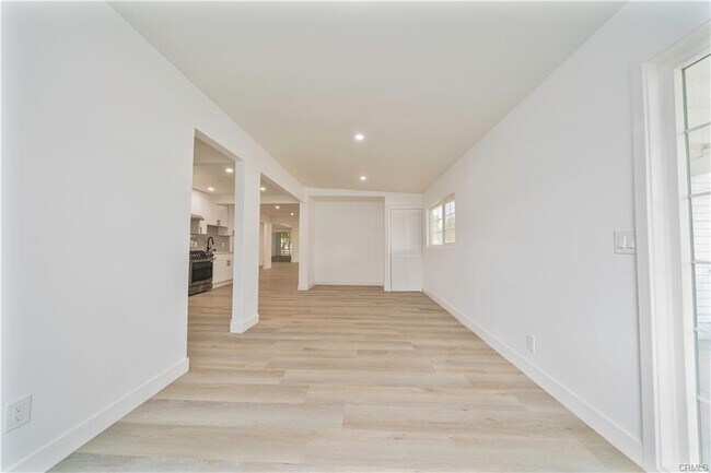 Building Photo - 147 E Central Ave