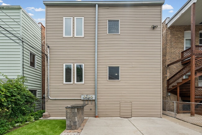 Building Photo - 5010 N Major Ave