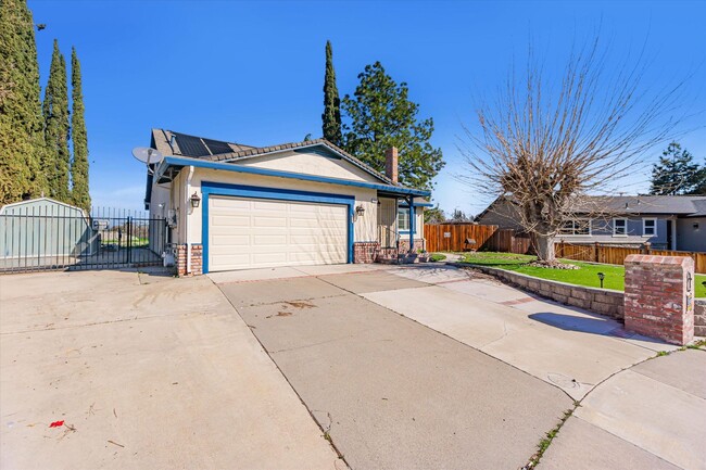 Building Photo - Freshly Renovated Single-Family Home for Rent