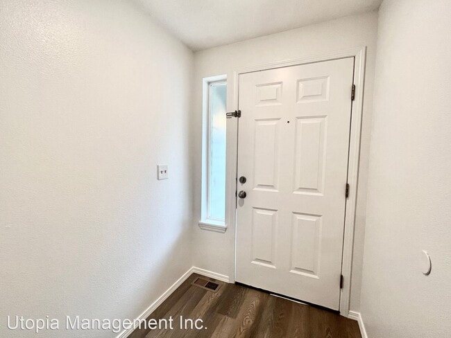 Building Photo - 2 br, 1 bath House - 2765 SW Hewitt Place