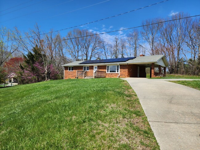 Primary Photo - Large Brick Ranch-Rental