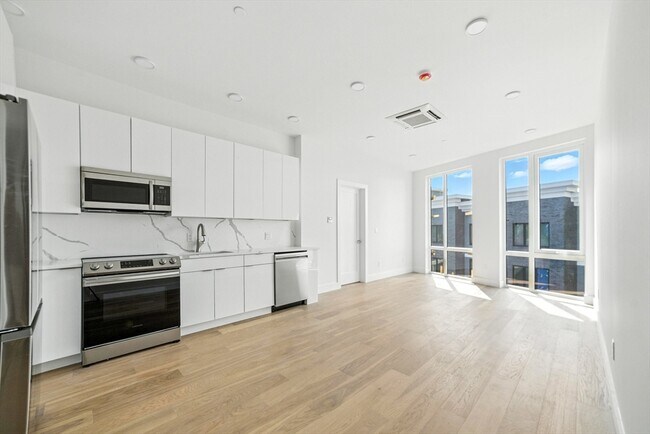 Building Photo - 38 Hichborn St