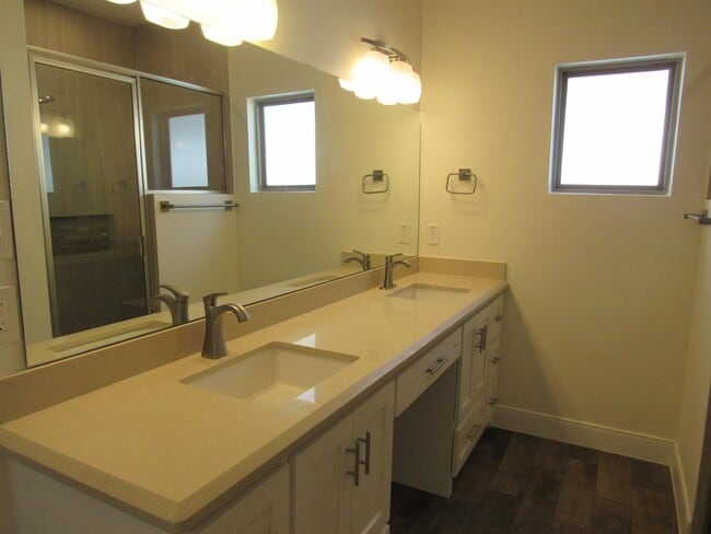 Building Photo - 2419 Messi St
