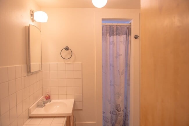 Building Photo - 1 Bed 3/4 Bath basement apartments by CMU ...