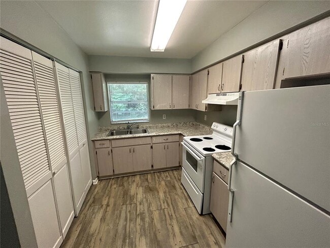 Building Photo - 2507 Lenna Ave