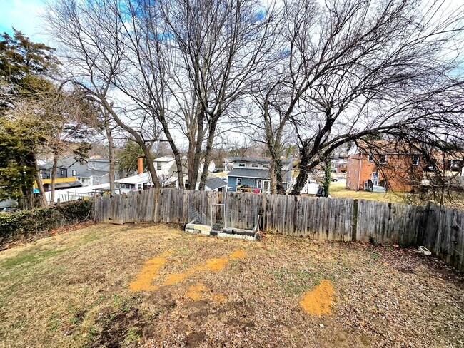 Building Photo - Lovely 3 BR/2.5 BA Single-Family Home in O...