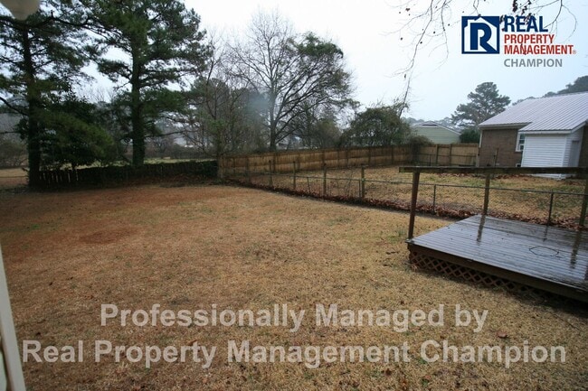 Building Photo - Adorable 3 BD/2 BA with Large Lot on Cul-de-Sac