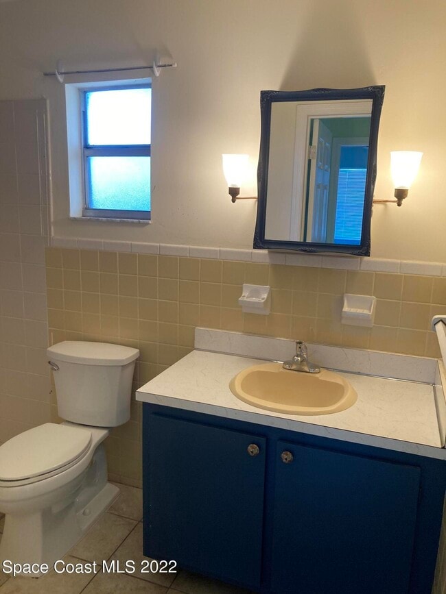 Building Photo - 711 Walnut Dr