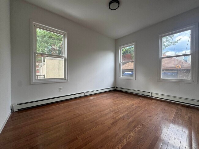 Building Photo - 220 52nd St